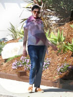 PEOPLE - Kugelrunde Anne Hathway spaziert durch Los Angeles