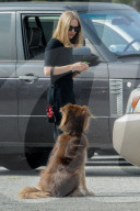 PEOPLE - Amanda Seyfried mit ihrem Hund Finn bei Dreharbeiten zu 'The Last Word'