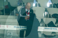 NEWS - München: Uli Hoeness verbringt seine Frei-Zeit wieder auf der Tribüne