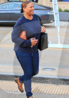 PEOPLE - Queen Latifah bummelt in Beverly Hills