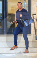 PEOPLE - Queen Latifah bummelt in Beverly Hills