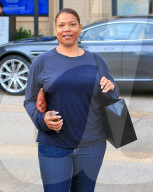 PEOPLE - Queen Latifah bummelt in Beverly Hills