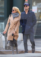 PEOPLE - Ryan Seacrest spaziert mit Shana Wall durch New York