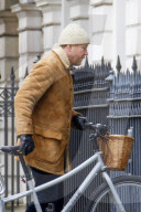 PEOPLE - Guy Ritchie mit den Kids in London unterwegs