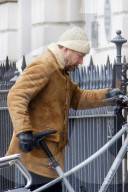PEOPLE - Guy Ritchie mit den Kids in London unterwegs