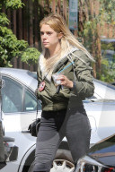 PEOPLE - Ashley Benson sucht ein neues Zuhause