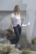 PEOPLE - Ashley Benson sucht ein neues Zuhause