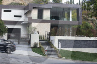 PEOPLE - Ashley Benson sucht ein neues Zuhause