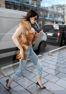 PEOPLE - Kendall Jenner bummelt in Paris