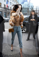 PEOPLE - Kendall Jenner bummelt in Paris