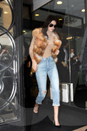 PEOPLE - Kendall Jenner bummelt in Paris