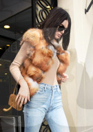 PEOPLE - Kendall Jenner bummelt in Paris