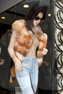 PEOPLE - Kendall Jenner bummelt in Paris