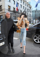 PEOPLE - Kendall Jenner bummelt in Paris