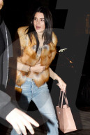 PEOPLE - Kendall Jenner bummelt in Paris