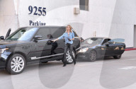PEOPLE - Rosie Huntington-Whiteley in Beverly Hills unterwegs