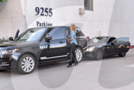 PEOPLE - Rosie Huntington-Whiteley in Beverly Hills unterwegs