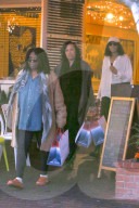 PEOPLE - Whoopi Goldberg mit roten "Zoggeli" in Beverly Hills unterwegs