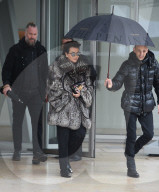 PEOPLE - Promis bei der Louis Vuitton Modenschau in Paris