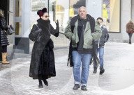 EXKLUSIV - Dita Von Teese bummelt in St.Moritz