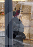 EXKLUSIV - Dita Von Teese bummelt in St.Moritz
