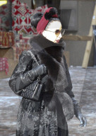EXKLUSIV - Dita Von Teese bummelt in St.Moritz