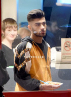 PEOPLE - Zayn Malik in Manchester unterwegs