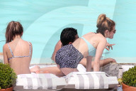 EXKLUSIV - Lucy Hale badet im 'Retro-Bikini' im Pool in Rio