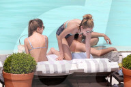 EXKLUSIV - Lucy Hale badet im 'Retro-Bikini' im Pool in Rio