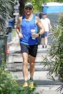PEOPLE - Jenson Button joggt in Venice