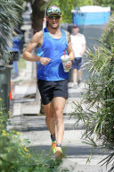 PEOPLE - Jenson Button joggt in Venice