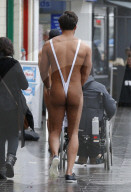 EXCLISIV - Towie Stars strippen im 'Boratkostüm' in Brentwood