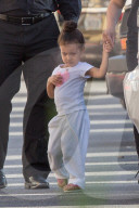 PEOPLE - North West geht mit Penelope Disick in den Karate Unterricht