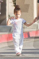 PEOPLE - North West geht mit Penelope Disick in den Karate Unterricht
