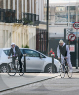 PEOPLE - Guy Ritchie und Rocco mit dem Velo in London unterwegs