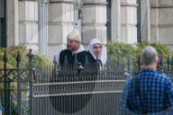PEOPLE - Guy Ritchie und Rocco mit dem Velo in London unterwegs