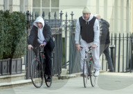 PEOPLE - Guy Ritchie und Rocco mit dem Velo in London unterwegs