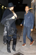 PEOPLE - John Legend und Chrissy Teigen nachts in LA unterwegs
