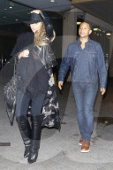 PEOPLE - John Legend und Chrissy Teigen nachts in LA unterwegs