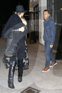 PEOPLE - John Legend und Chrissy Teigen nachts in LA unterwegs