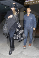 PEOPLE - John Legend und Chrissy Teigen nachts in LA unterwegs