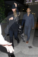 PEOPLE - John Legend und Chrissy Teigen nachts in LA unterwegs