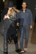 PEOPLE - John Legend und Chrissy Teigen nachts in LA unterwegs