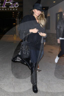 PEOPLE - John Legend und Chrissy Teigen nachts in LA unterwegs