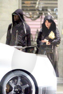 PEOPLE - Mario Balotelli nachts in Mailand unterwegs