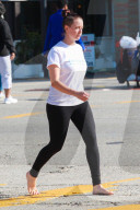 EXKLUSIV - Rossdale Ex-Nanny Mindy Mann schwanger und barfuss in Studio City unterwegs