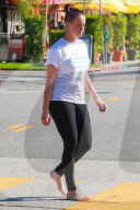 EXKLUSIV - Rossdale Ex-Nanny Mindy Mann schwanger und barfuss in Studio City unterwegs