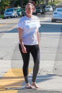 EXKLUSIV - Rossdale Ex-Nanny Mindy Mann schwanger und barfuss in Studio City unterwegs