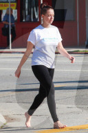 EXKLUSIV - Rossdale Ex-Nanny Mindy Mann schwanger und barfuss in Studio City unterwegs