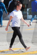 EXKLUSIV - Rossdale Ex-Nanny Mindy Mann schwanger und barfuss in Studio City unterwegs